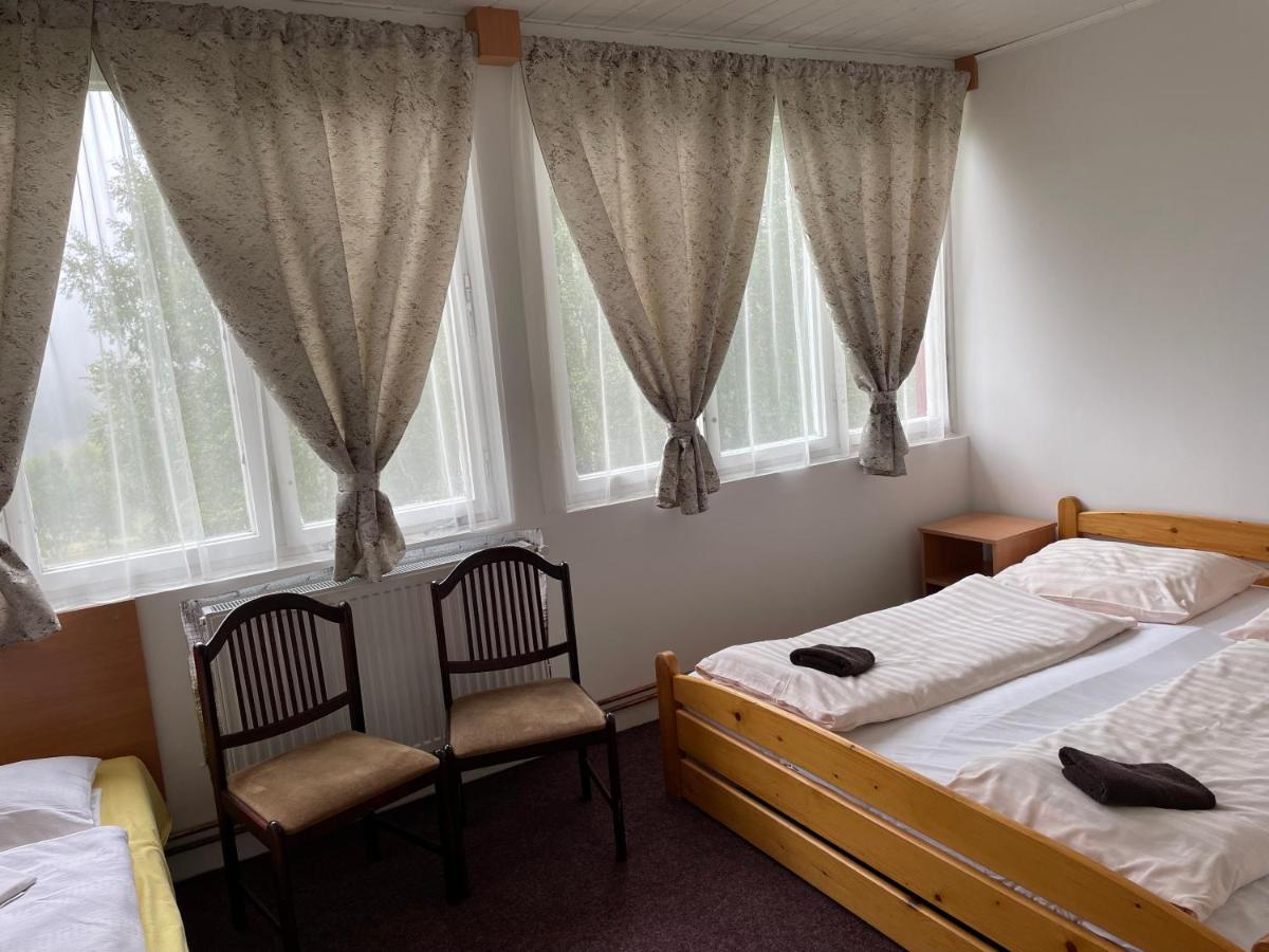 Penzion Na Srubech Hora Svate Kateriny Kültér fotó